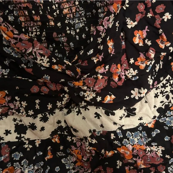 Women’s Floral Angie Twist Front Crop Top with Smock Back Size XL - Picture 3 of 6